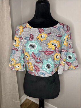 BCBGeneration Floral Bell Sleeve Cutout Back Crop Top Small